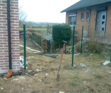 clôture-grillage-rigide-aménagement-jardin-nouvelle-construction-gozée